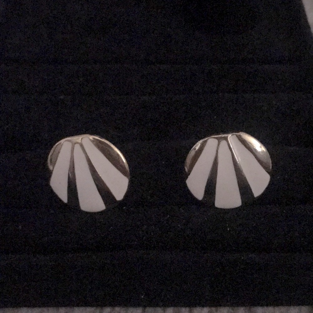 White & Gold Shell Shape Earrings